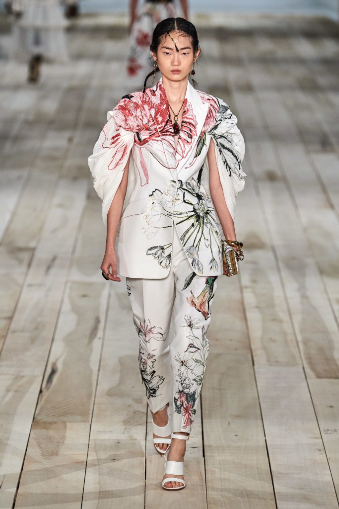Alexander McQueen Spring 2020 Collection ||| Plus Size Thoughts ...